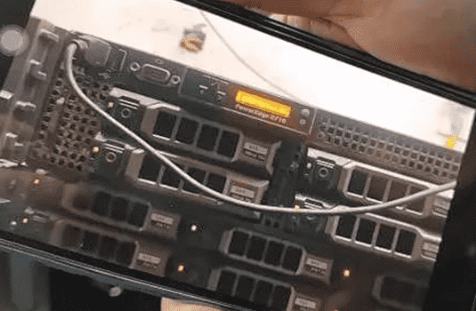 RAID磁盘阵列坏了4块数据还能恢复吗？来自合肥高新区的据客户描述，其一台由12块盘组成的存储阵列RAID5，12块硬盘中有4个亮橙色的灯，也就是出现了故障亮灯警报了，还没过多久该磁盘阵列即失效了，所有终端无法访问数据，因为数据非常重要急忙寻求我们爱特数据恢复处理。