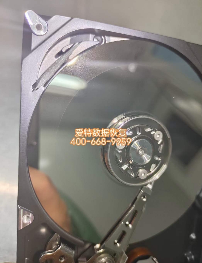 硬盘磁头损坏盘面划伤数据恢复！