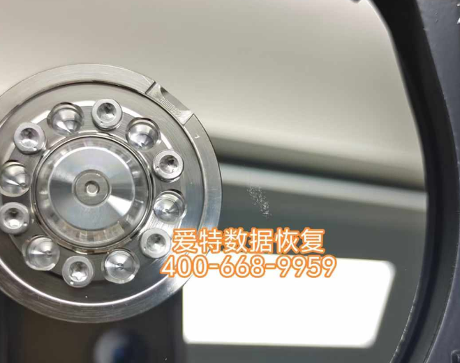 西部台式机硬盘盘面指纹痕迹，磁头变形怎么恢复数据？